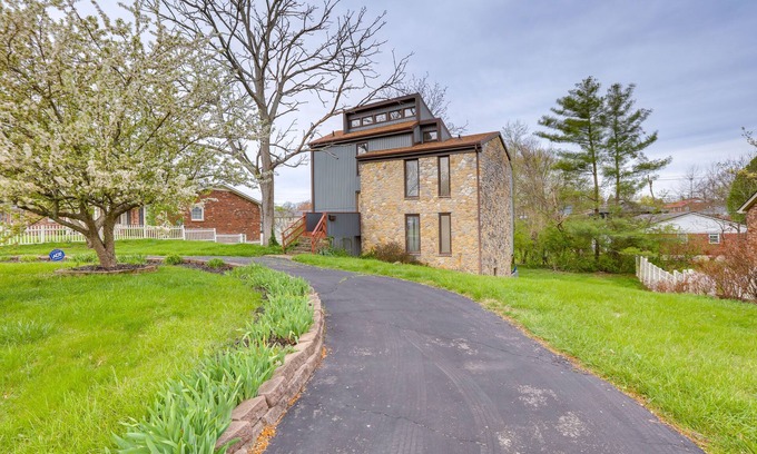 Frankfort House | Frankfort Home w/3 Balconies - 3 Mi to Downtown