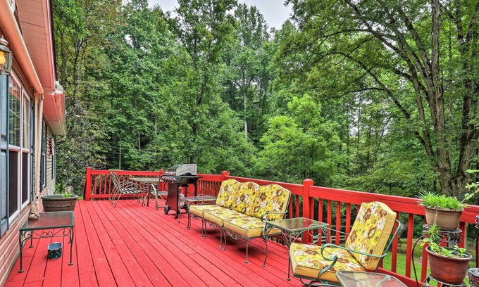 Franklin House | Franklin Home w/ Deck, & Fire Pit: 8 Mi to Dtwn!