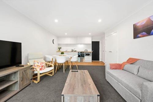 Frankton House | Frankton Townhouse Retreat - Central