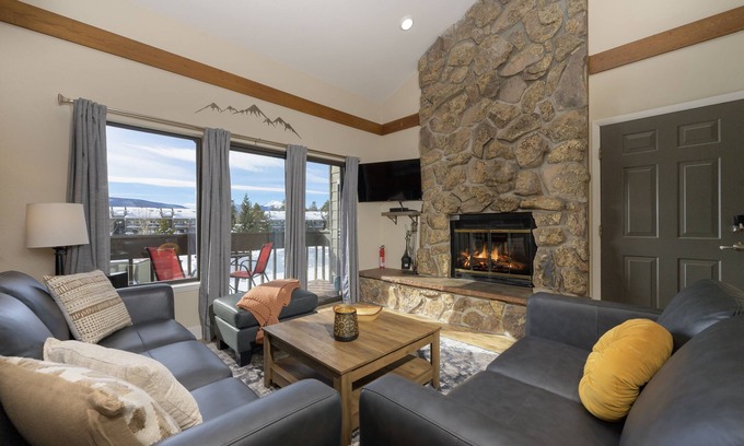 Fraser Condo | Fraser/Winter Park Condo. Updated in 2024! Pool, hot tub, easy access to WP.