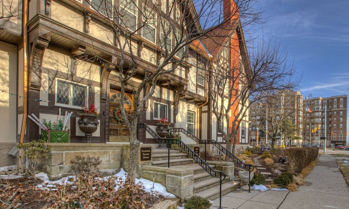 Detroit Bed & Breakfast | Frederick Stearns House Historic Inn