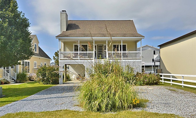 South Bethany Harbor House | FREE ACTIVITIES! Located on the west side only a short walk from South Bethany beach this 5 bedroom, 3 bath family friendly home is just a delight!
