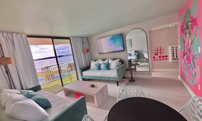 Gulf Shores Condo | Free Beach Chair service, Pool, Daybed on balcony for Sunsets over the Water