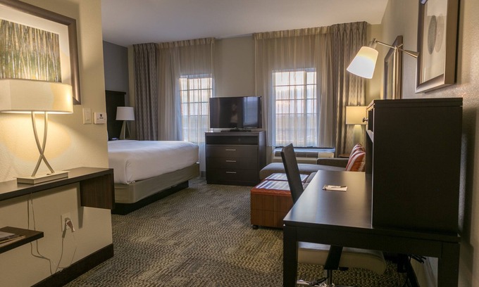 McNeil Apartment | Free Breakfast & Pool Access Included! Studio Near U of Texas.