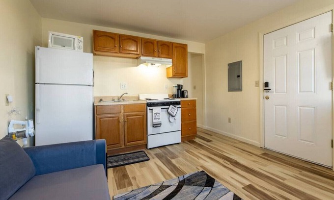 Chicopee Apartment | Free coffee a comfortable bed food and drinks