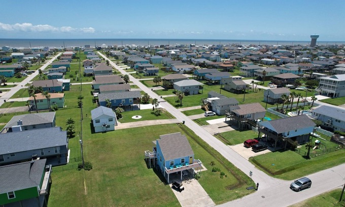 Galveston House | FREE Golfcart-close to beach, Marina/Pier- Bikes