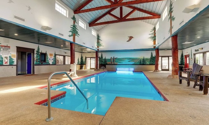 Columbia Hotel | Free Hot Breakfast! Deluxe 2 Double Beds in Stoney Creek Columbia