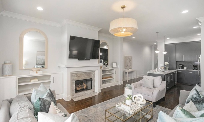 West End House | FREE NIGHT DEAL! DOWNTOWN 1MI TO BROADWAY! #2 of 6 HOMES! Rooftop Deck BY VANDY!