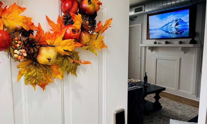 East Allegheny Apartment | FREE Off Street Park! WALK to ALL *Outdoor Deck*