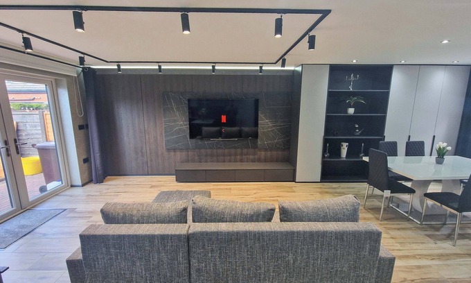 Audenshaw House | Free Parking MCR Home by City SuperHost