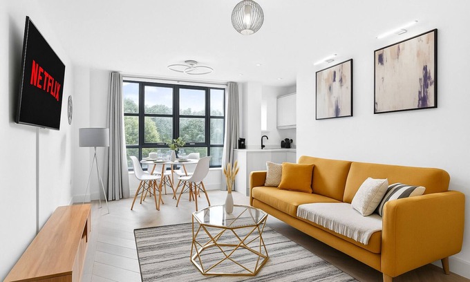 Lewisham Apartment | Free Parking | 10 min to City of LDN | Premium 3BD