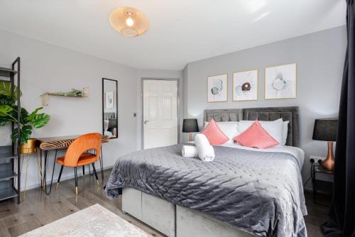 Irlam Apartment | Free Parking Irlam Flat