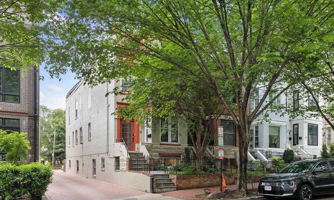 Bloomingdale Apartment | Free Parking! Large, 2BR/1.5BA with AC/TV/Internet
