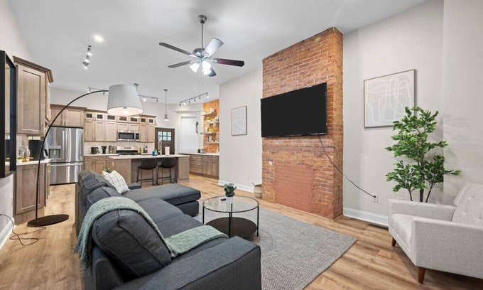 Point Breeze North House | Free Parking+Netflix+Games+BBQ Near Bakery Square