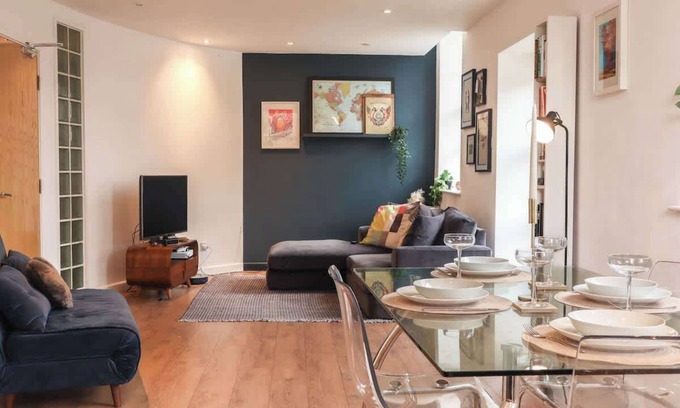 Leeds City Center Apartment | Free Parking|Relocations|Professionals|Families
