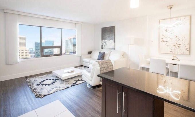 Downtown Winnipeg Condo | Free Parking, Wi-Fi and In-suite Laundry!