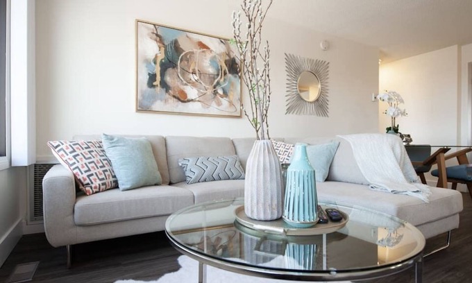 Downtown Winnipeg Apartment | Free Parking & Wi-Fi! One Bedroom Suite Downtown