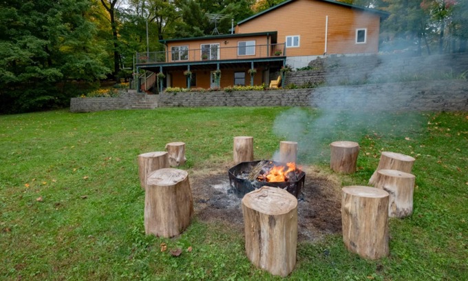 Balsam Lake Cabin | FREE Pontoon Mon–Thurs – September Only!