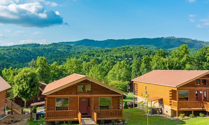 White Oak Lodge Cabin | Free Show Tickets* |White Oak Resort w/Private HotTub, Pool Table | Community Pool | Exceptional
