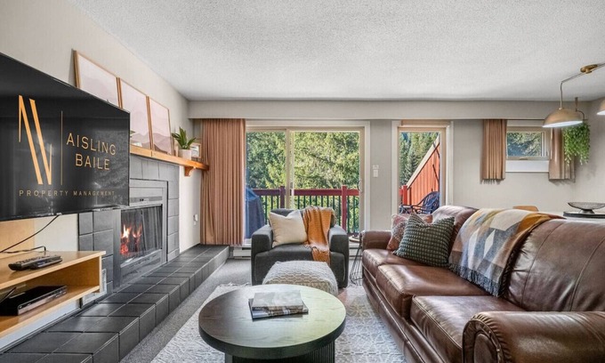 East Kootenay Apartment | Free Spirit | Ski-In/Out | Hot Pools | Toby Chair