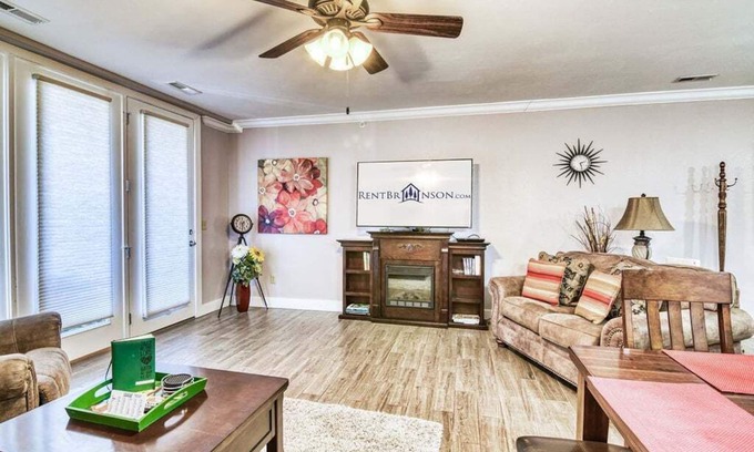 Indian Point Condo | Free Tickets-Newly Renovated-Lake View-Near Silver Dollar City-Community Pool!