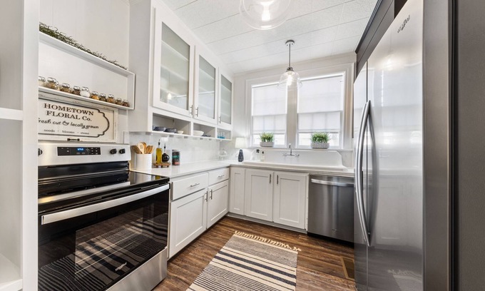 Guntersville Apartment | French Country Historic Apartment Located in the Heart of Downtown Guntersville