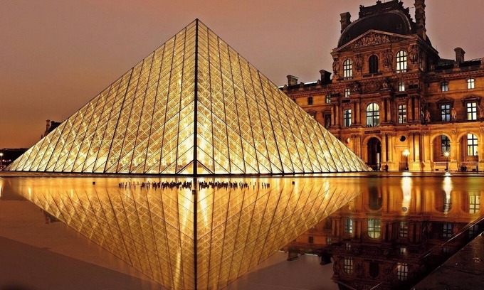 Les Halles Apartment | FRENCH ELEGANCE JUST STEPS AWAY FROM THE LOUVRE MUSEUM, PALAIS ROYAL