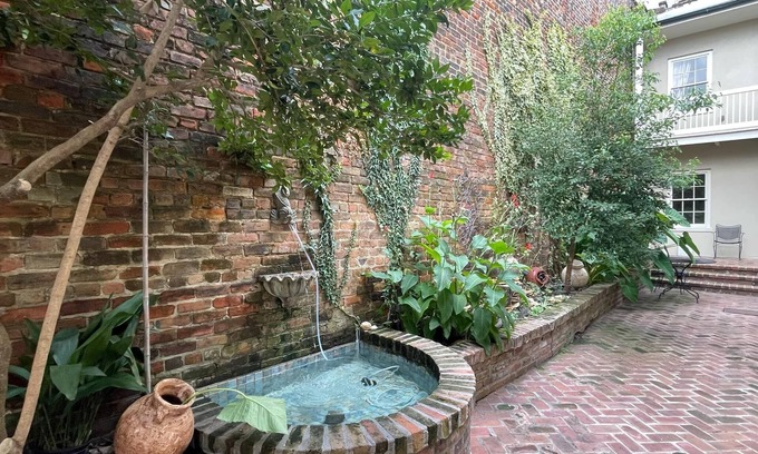French Quarter House | French Quarter Private Courtyard House -AC, wifi + free Athletic Club membership