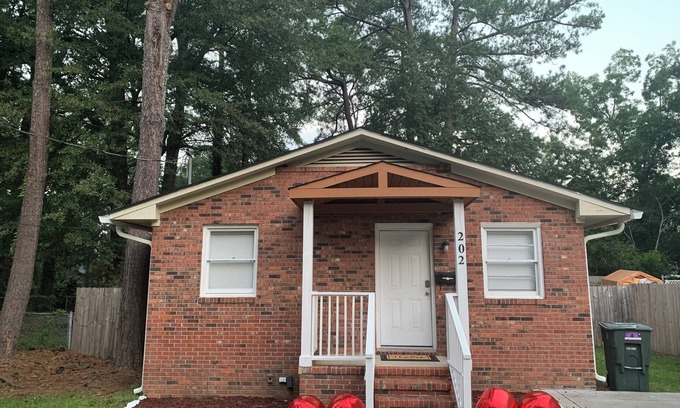 Terry Sanford House | Fresh and relaxing home on a quiet street in Haymount near FSU and Fort Liberty