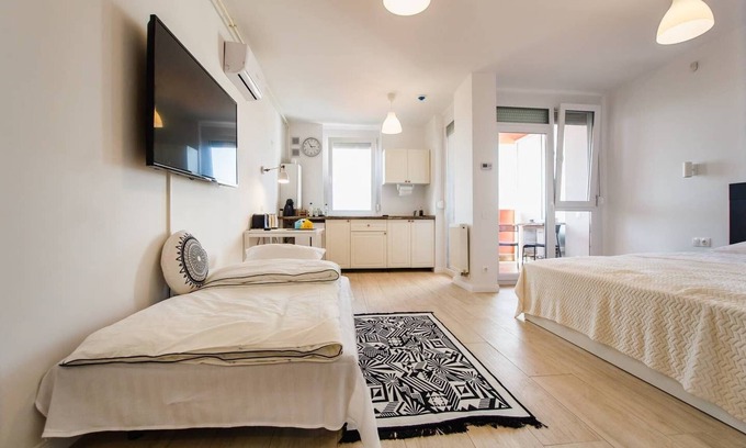 Oradea Apartment | Fresh Studio in Central Oradea