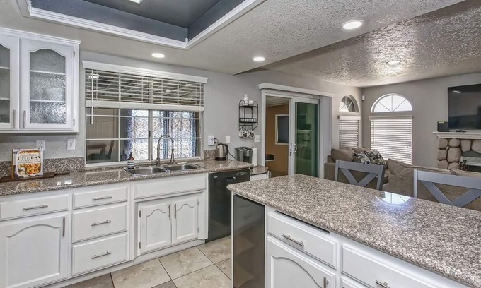 Hesperia House | Freshly Remodeled 4bedrooms, 3 full baths Luxurious Home on 1/2-acre gated land.