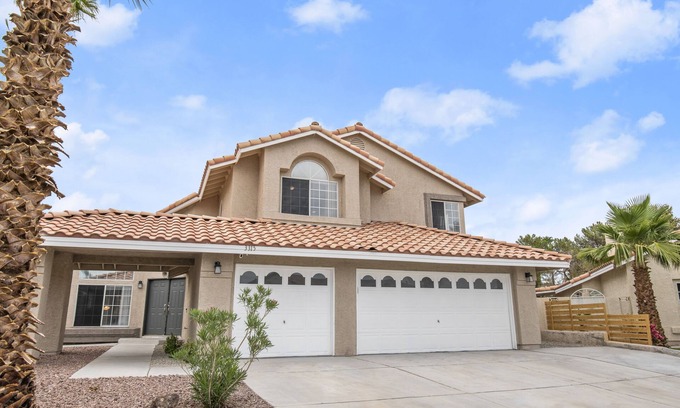 Spring Valley House | Freshly Renovated 5-Bedroom with BBQ Grill Home