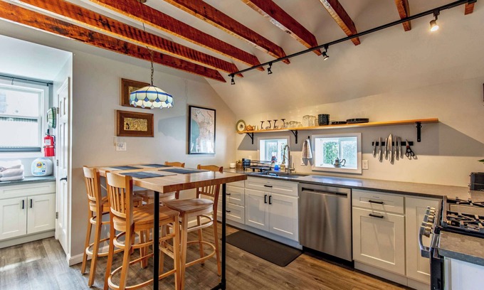 Centennial Apartment | Freshly Renovated Apt in Perfect Location