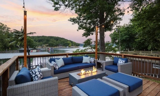 Rocky Mount House | Freshly renovated Lake house right on the water. Lots of indoor & outdoor space.