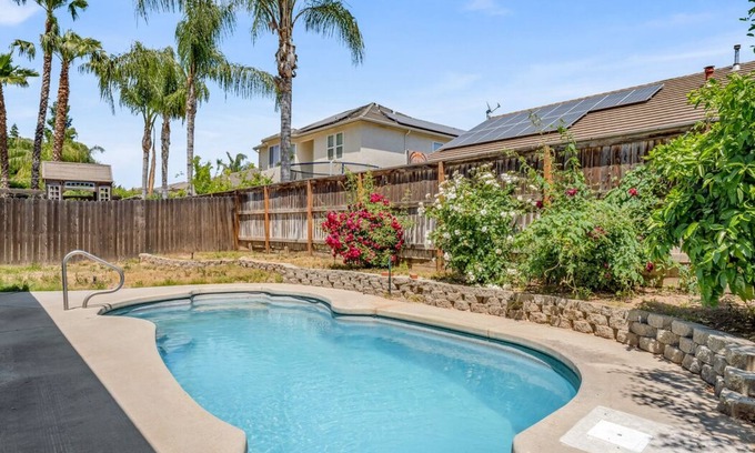 Fresno House | Fresno House , Pool , BBQ , Firepit , Garage , 3BD/2BTH