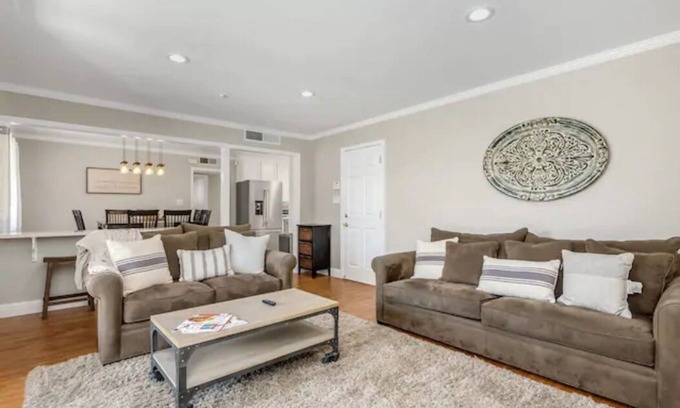 Raisin House | Fresno House, Sleep No. Beds, BBQ, Fire Pit, 4 Bed: 2 Bath