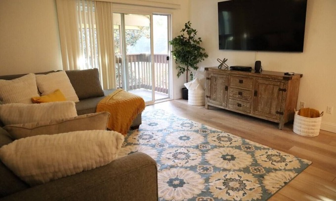Downtown Condo | Fresno's Melrose Place - Close to CRMC Fresno