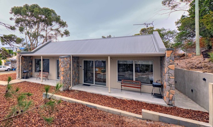 Coles Bay House | Freycinet Stone Studio 8