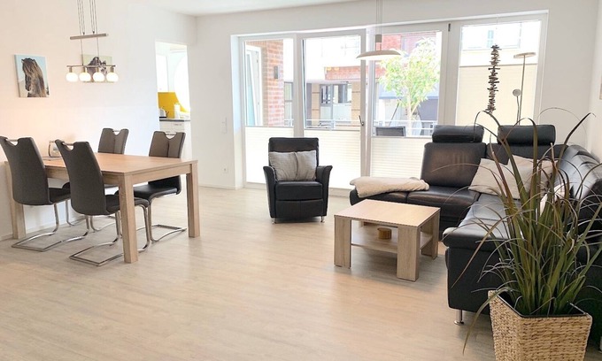 Eckernfoerde Apartment | Freyja vacation apartment at the tip of the harbor: comfort and proximity to the beach
