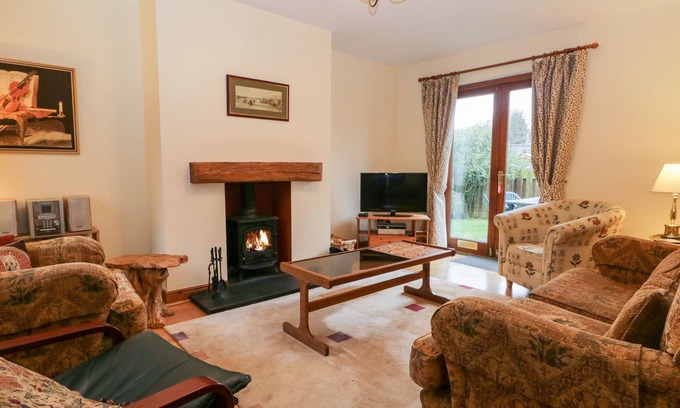 Backbarrow Cottage | FRIARS FOLD, pet friendly, character holiday cottage in Newby Bridge