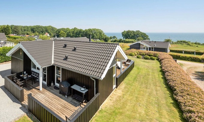 Mommark Strand House | "Fridtjof" - 100m from the sea by Interhome