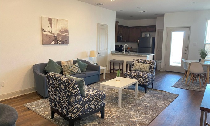 San Antonio House | Friendly 3-bedroom townhome in NW San Antonio near Sea World and Fiesta Texas!