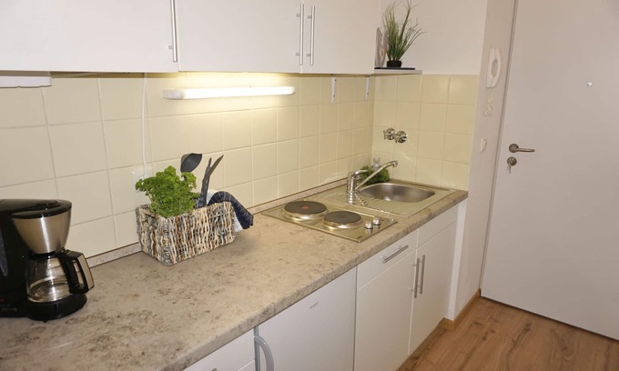 Gmain Apartment | Friendly city apartment -2 persons with elevator, 25sqm, south-east balcony