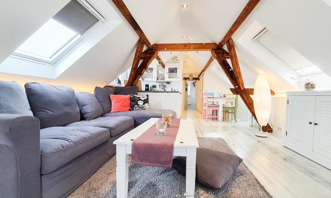 Dersdorf Apartment | Friendly Home - "Helles Dachstudio" Köln Bonn Phantasialand