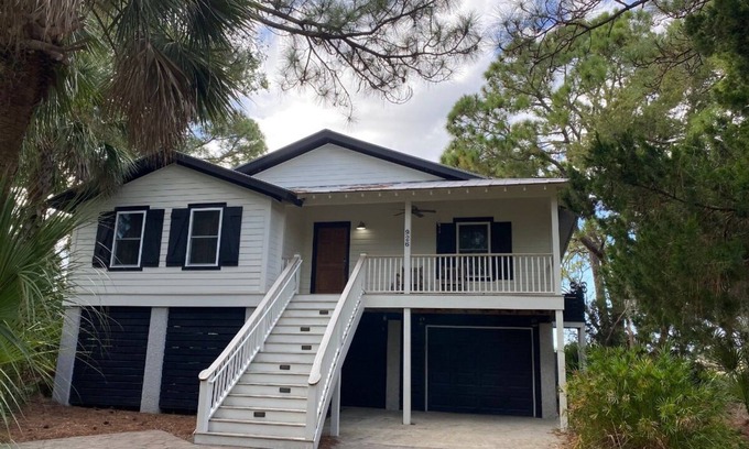 Saint Helena Island House | FrippinFun - Three Bedroom House, Sleeps 8