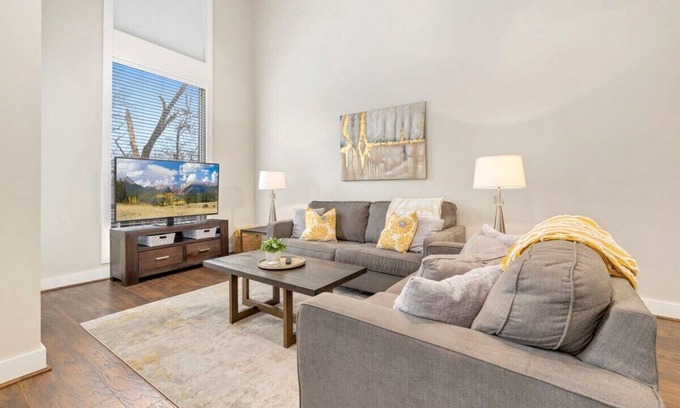 Fayetteville Apartment | Frisco Stay - 0.1 mi to MTB trail Walk to DT Fay