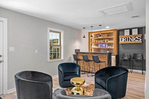 Fredericksburg House | Fritztown's Finest - Hot Tub Fire Pit & Sleeps 10