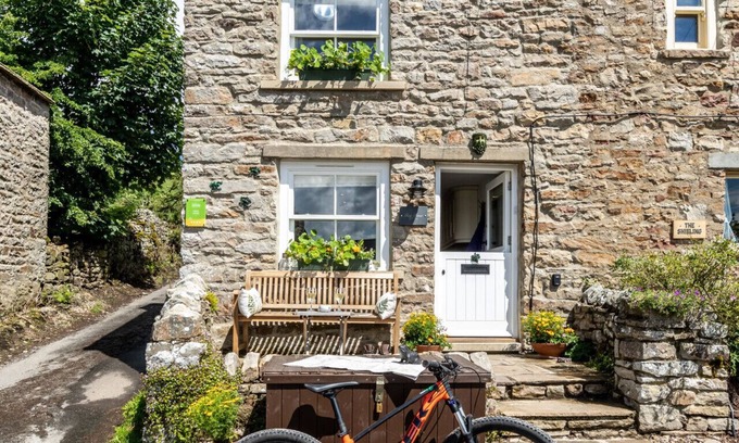 Fremington House | Frog House - Two Bedroom House, Sleeps 4