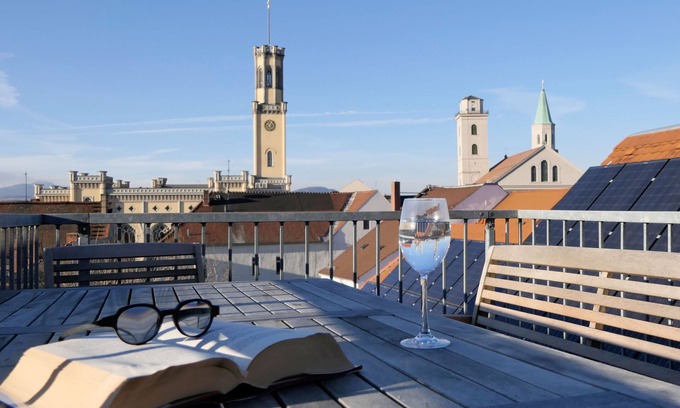 Zittau Apartment | from 74 €/night Apartment in Italian style above the roofs of the city