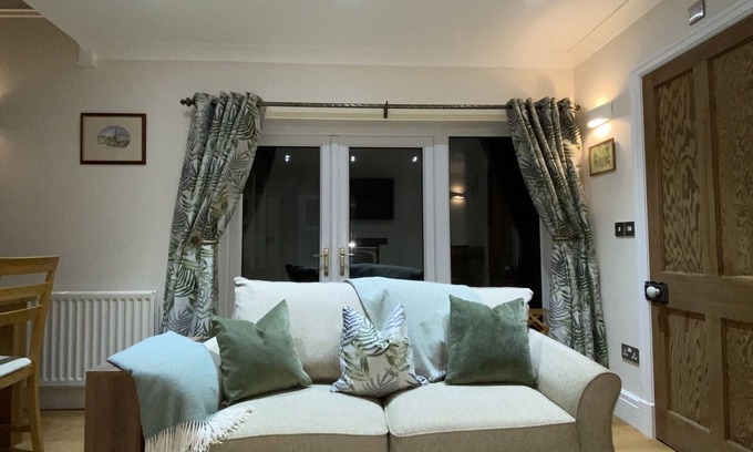 Llangollen Apartment | Fron Hyfryd Bach Apartment, Llangollen